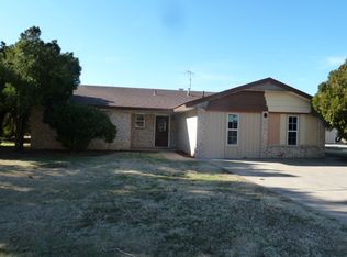 621 A St, Snyder, OK 73566