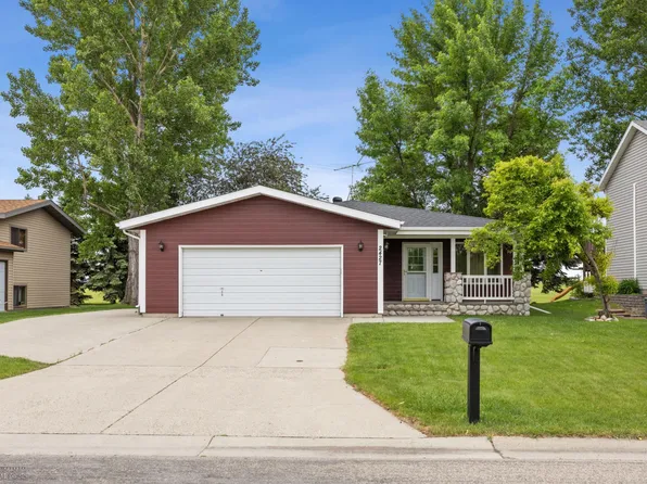 2427 33rd Ave S, Moorhead, MN 56560