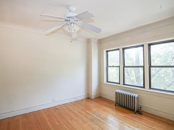 4th image of 2039 W Wellington Ave #3
