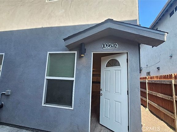 3rd image of 10962 1/2 Avalon Blvd