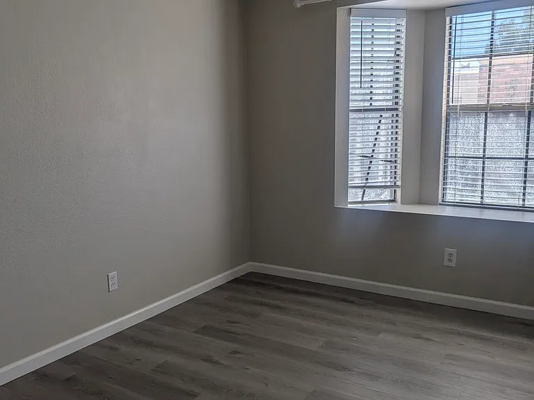 820 W University Dr #19 — Photo 6