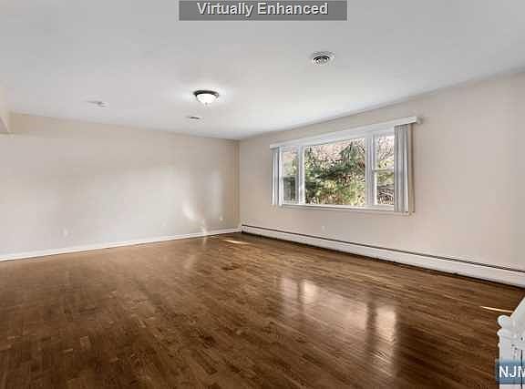 3rd image of 11 Carter St