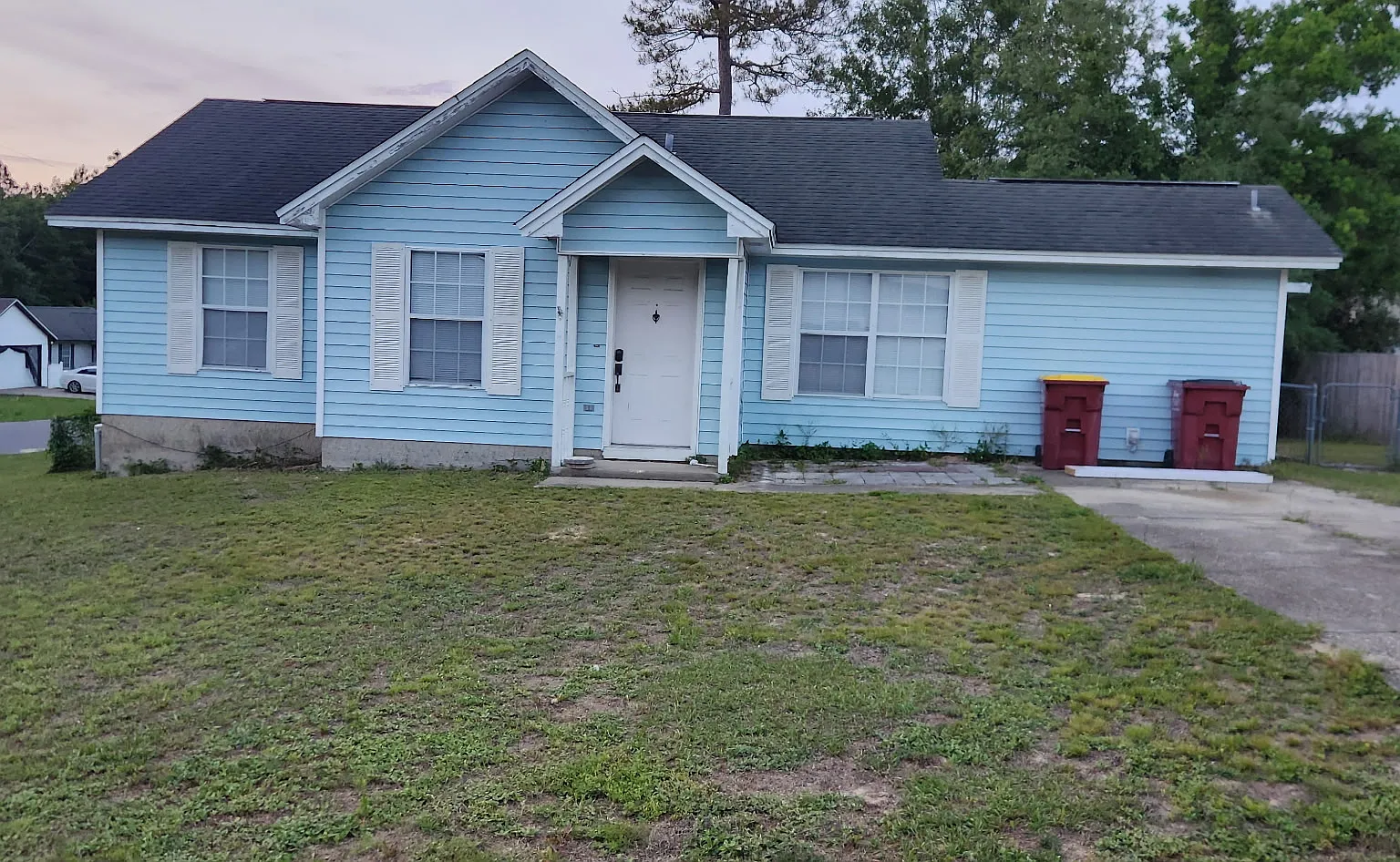 324 Ray Ave — Photo 1