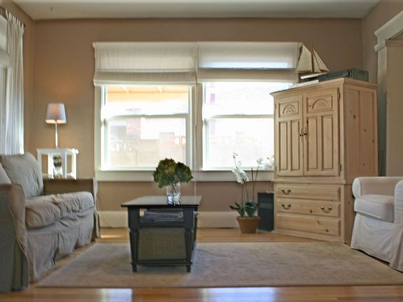 3rd image of 1475 N Roosevelt Ave