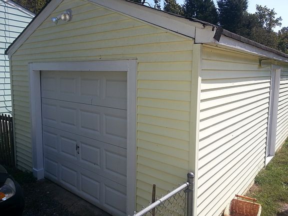 5th image of 205 N Fern Ave