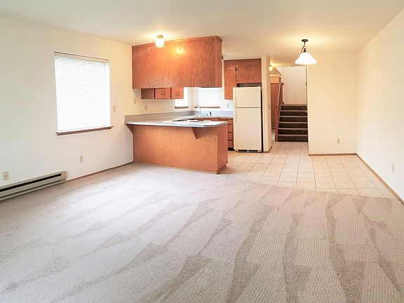 3rd image of 919 28th St NE