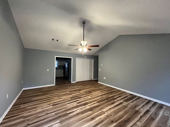 2nd image of 104 Lindsay Ct