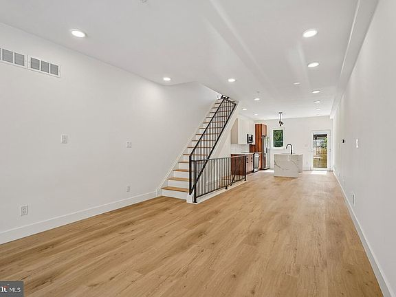 3rd image of 28 E Pleasant St