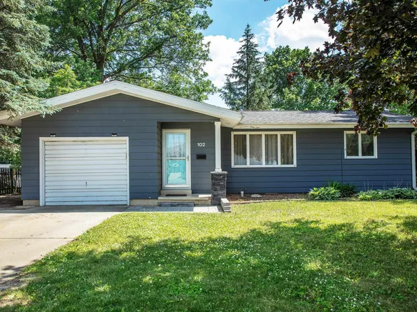 102 Crestwood Ave, Waverly, IA 50677