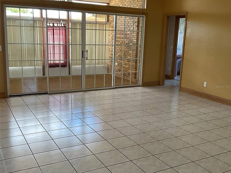 715 Fairlawn Dr — Photo 20