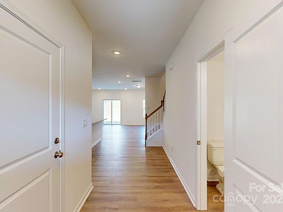 3rd image of 3212 Lilac Grove Dr