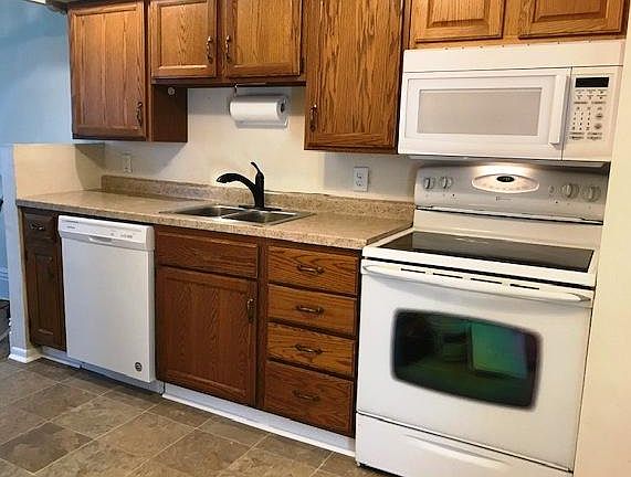 ATTRACTIVE KITCHEN WITH ALL APPLIANCES INCLUDING DISHWASHER AND OVER THE RANGE MICROWAVE
