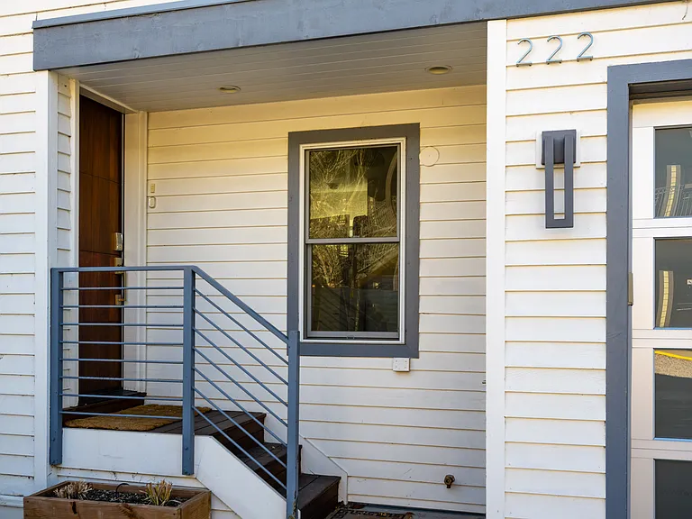 222 W Hopkins Ave — Photo 16