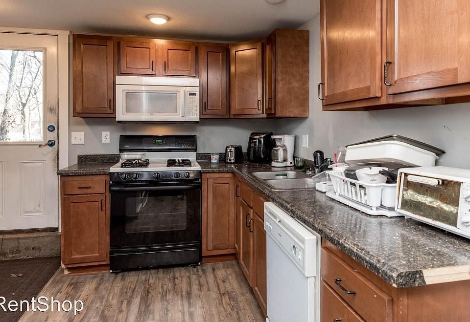2nd image of 1202 Park Ave #B
