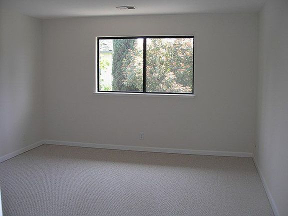 5th image of 3169 Teddington Dr