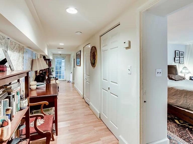 1726 Willard St NW #B — Photo 3