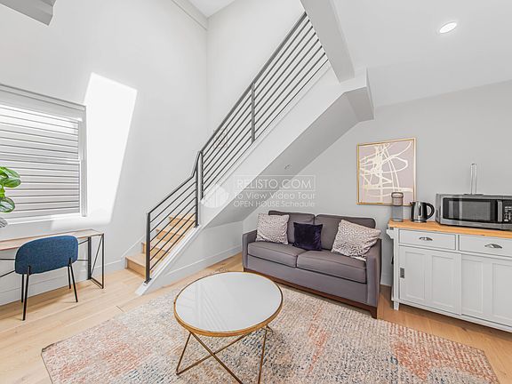2nd image of 2265 Sacramento St #3