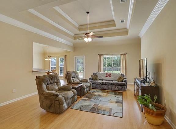 3rd image of 403 Country Cottage Blvd