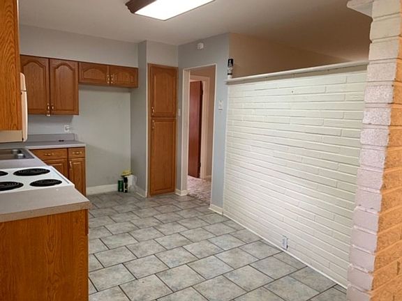 3rd image of 4519 Creekmoor Dr