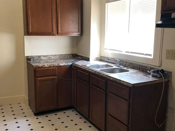 2nd image of 919 Lovers Ln