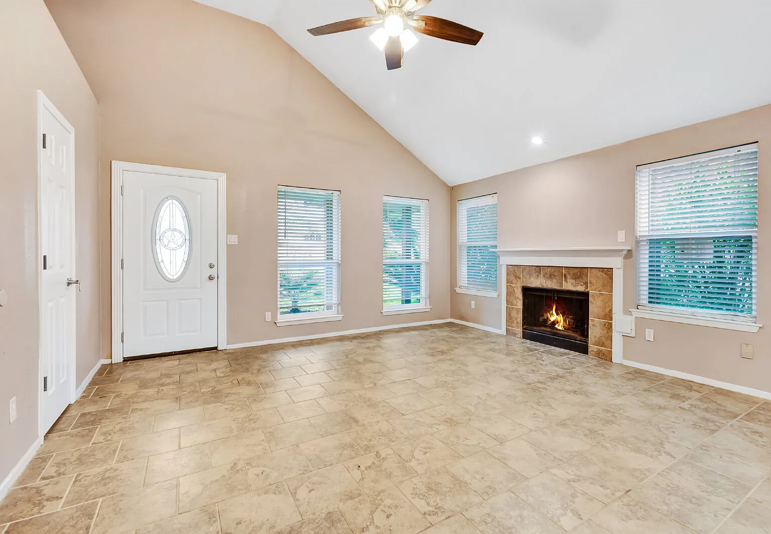 4 bed, 2.0 bath, 1453 sqft, $1,995 — Photo 3