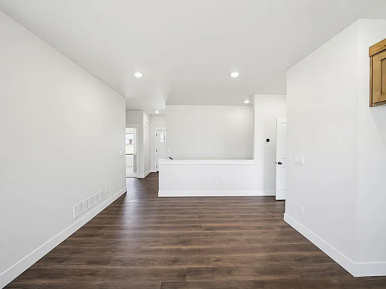 445 E River Ln — Photo 19