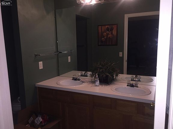 3rd image of 5195 Meadow Crest Cir