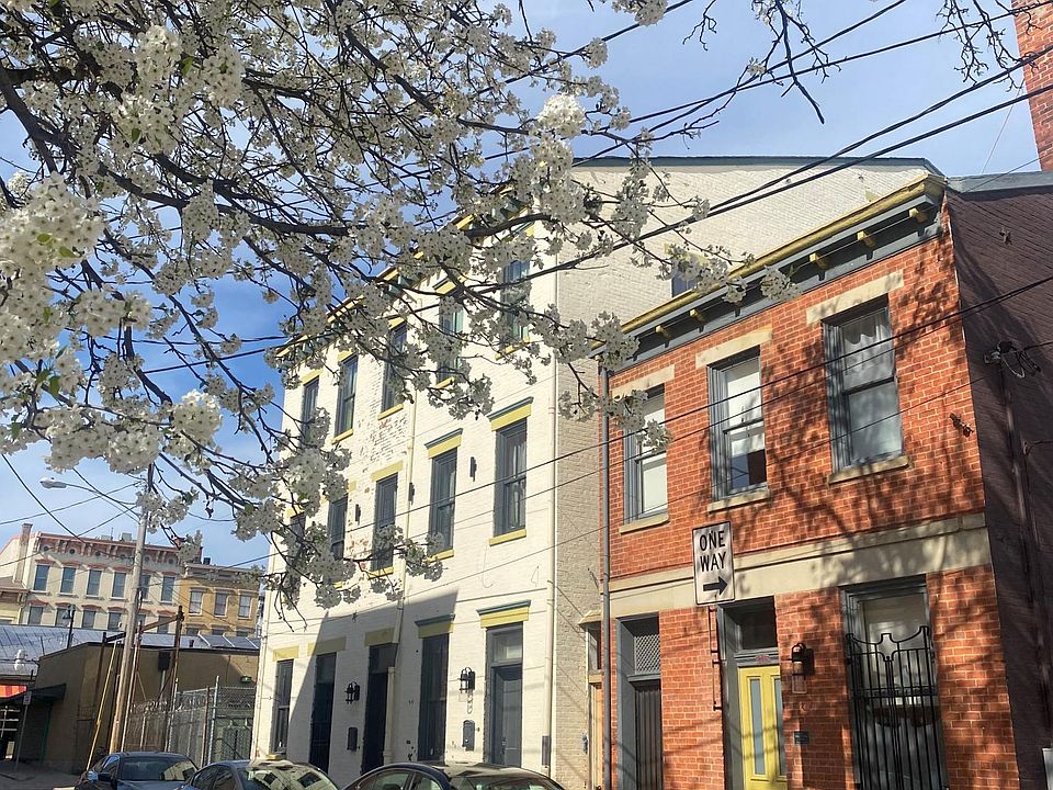 1720 Pleasant Street in the spring.