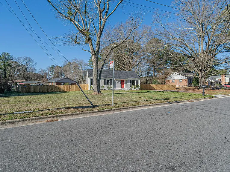 3322 Bell Dr — Photo 32