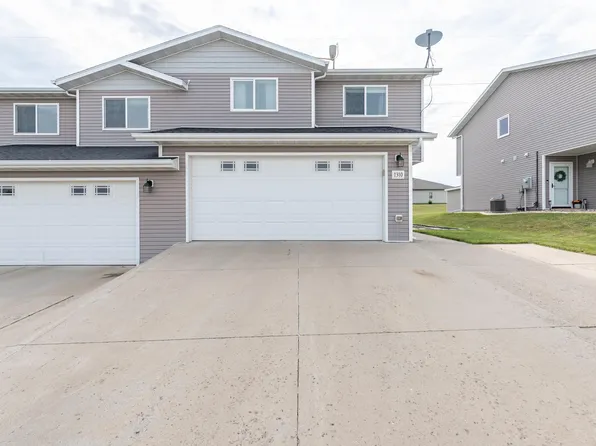 1310 Sorrento Cir, Bismarck, ND 58501