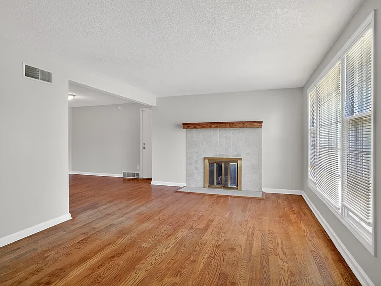 4012 W 75th St — Photo 3