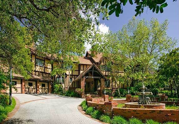 Captivating English style home in the center of Ojai