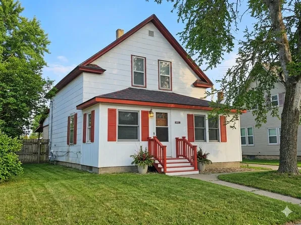 429 Pine River St, Redgranite, WI 54970