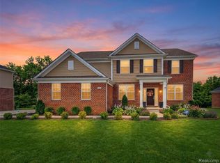 4172 Walcott Dr, Lake Orion, MI 48359
