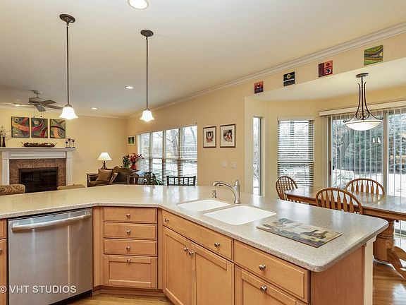 5th image of 948 S Scarsdale Ct