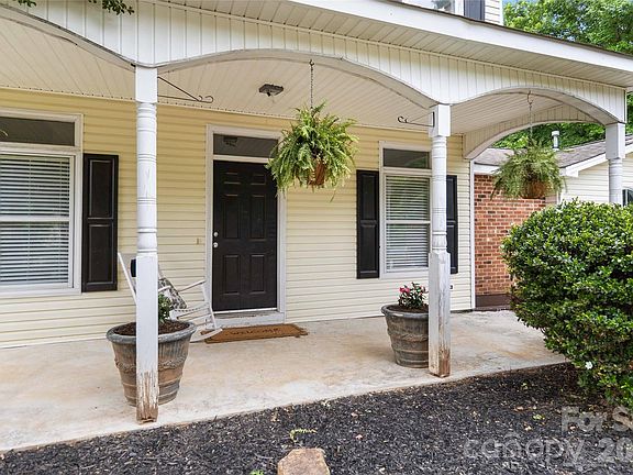 4th image of 3009 Faircroft Way