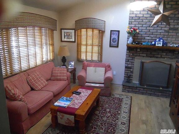 4th image of 61 Furman Ave