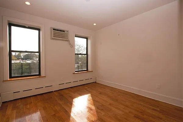 Rented by R New York | media 24