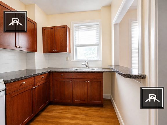 2nd image of 4 Park Vale Ave APT 12