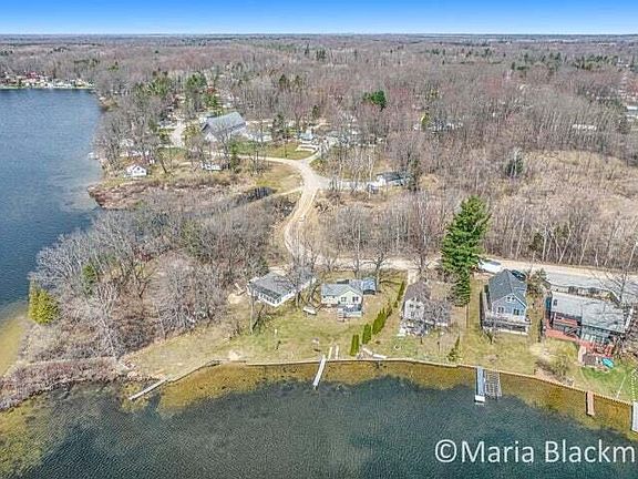 3rd image of 811 N Crooked Lake Dr