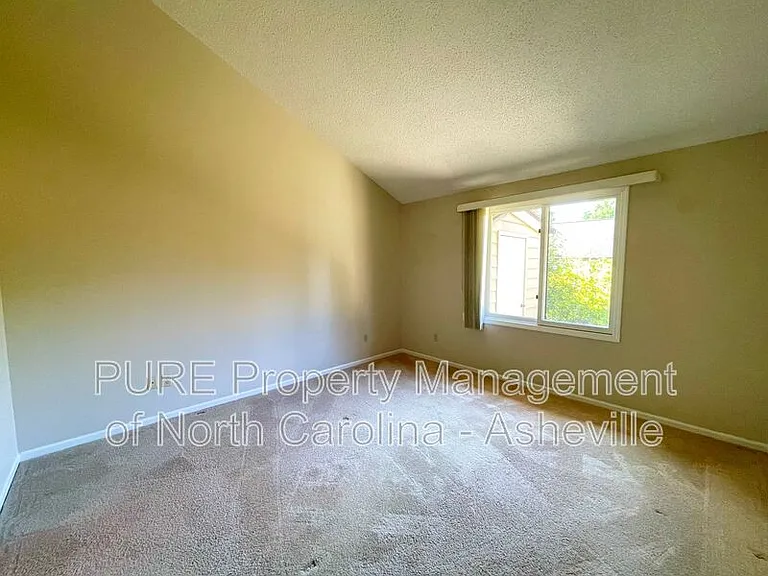 11 Elderberry Ln #B — Photo 8