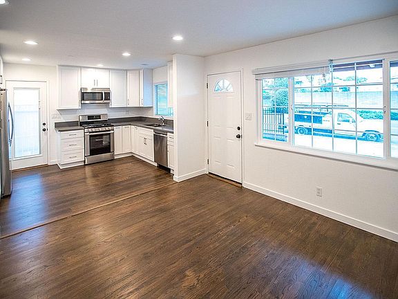 2nd image of 2209 E Daily Dr