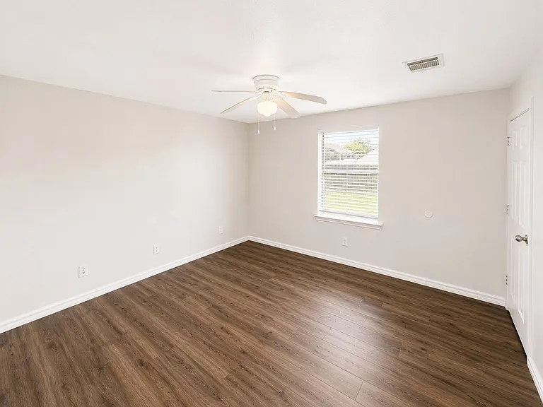 203 W Willow St — Photo 12