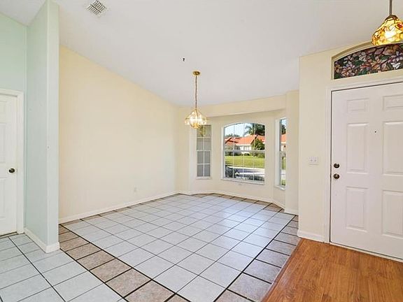 3rd image of 162 Morning Glory Cir