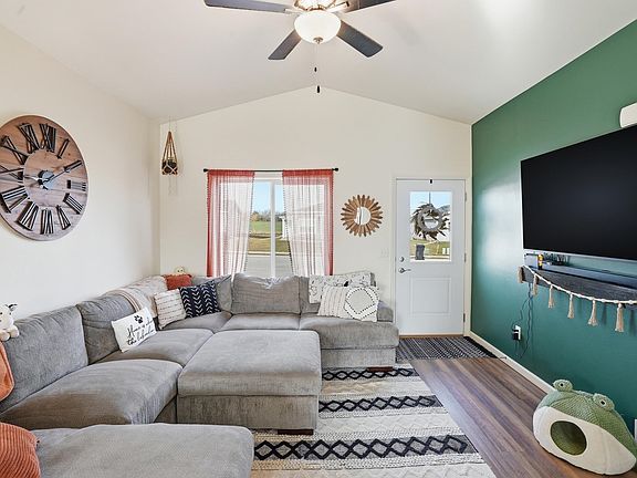 5th image of 300 Aurora Ave