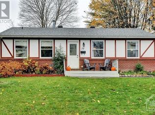 20 Dundegan Dr #1A, Ottawa, ON K2L 1P8