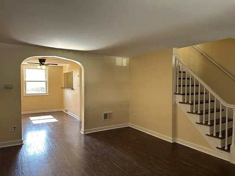 2437 Mercer St — Photo 2