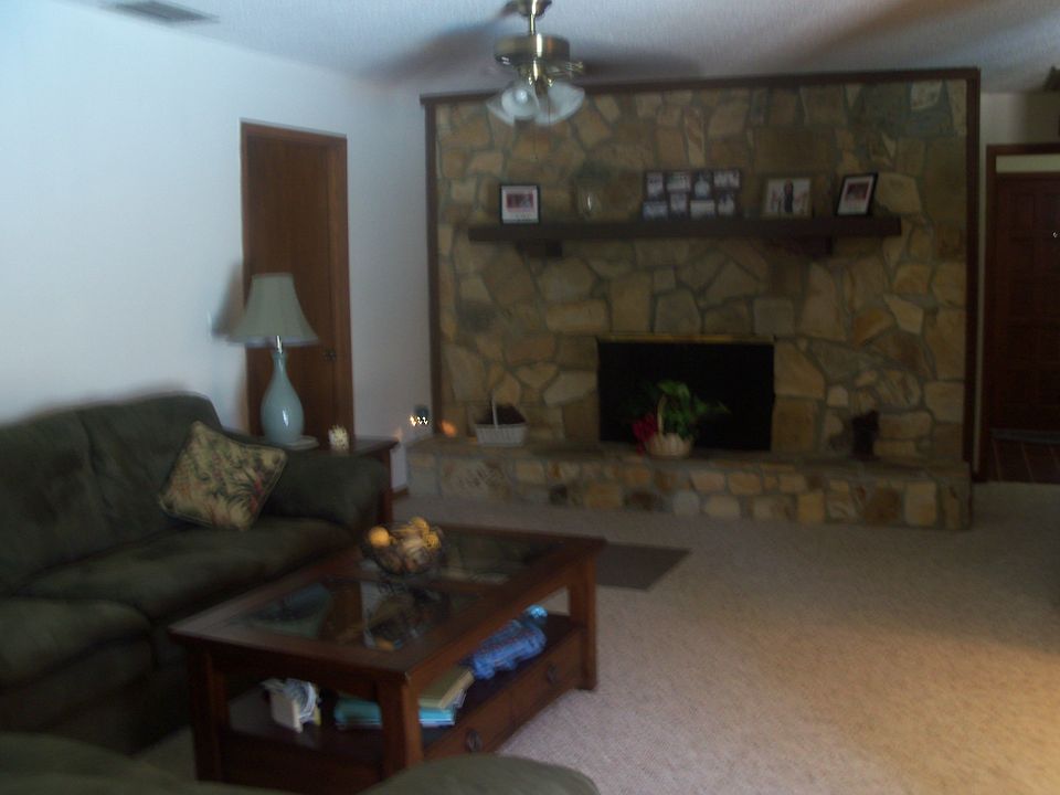 FAMILY ROOM W/FIREPLACE