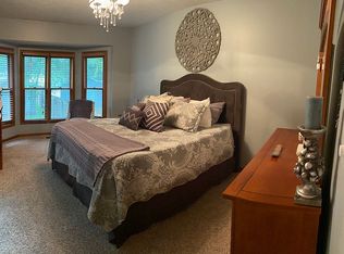 901 Glenarbor Dr, Lincoln, NE 68512