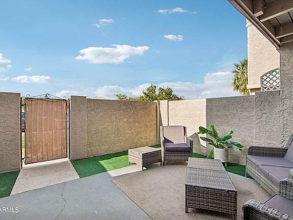 5th image of 2311 E HARTFORD Avenue #3
